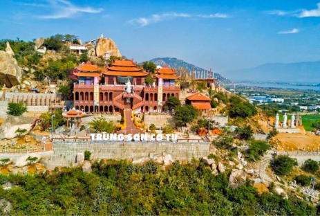 Vườn Xương Rồng – Trùng Sơn Cổ Tự - Vườn Nho – Sea Urchin Homestay [2n2đ]